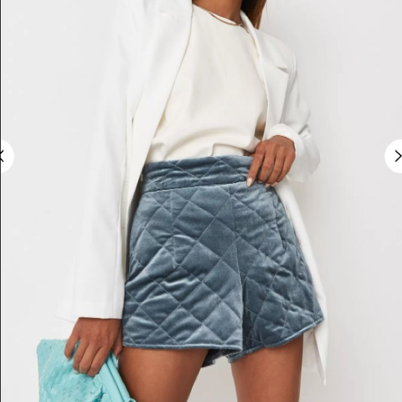 NWOT Missguided Blue Velvet Quilted Shorts - Picture 1 of 4